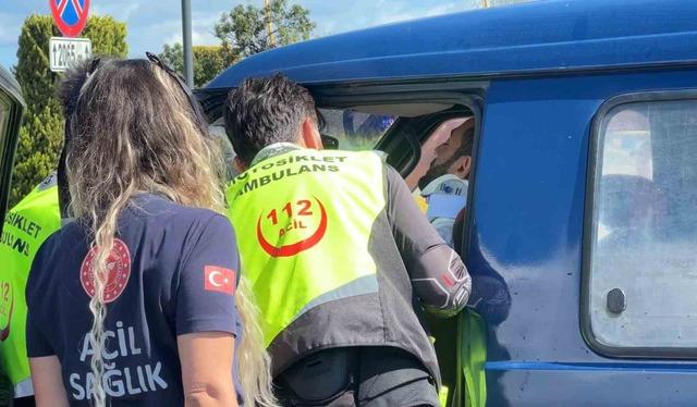 Panelvan minibüs SUV araca çarptı: 1 yaralı 1