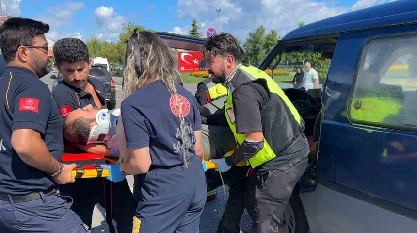 Panelvan minib&uuml;s SUV araca &ccedil;arptı: 1 yaralı