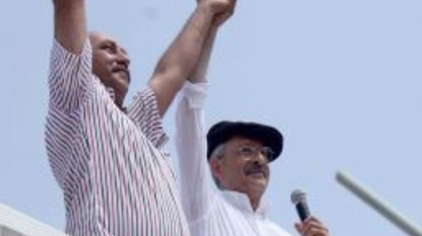 CHP lideri Kılı&ccedil;daroğlu Silifke&rsquo;ye trakt&ouml;rle girdi