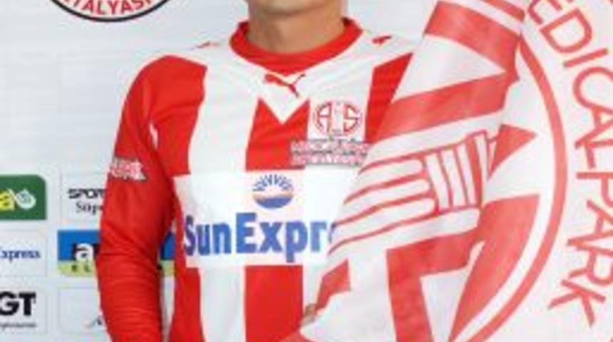 Antalyaspor, Kayserispor&rsquo;dan kaptan Mehmet Eren&rsquo;i renklerine bağladı