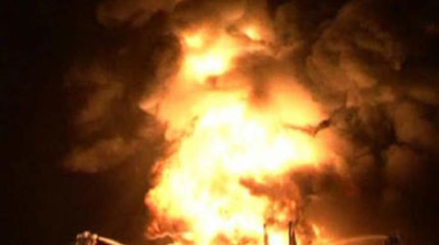 Boya fabrikasında korkutan yangın