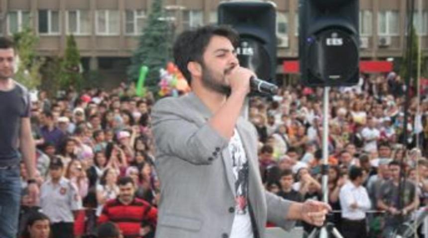 Yusuf G&uuml;ney Uşak'ı salladı