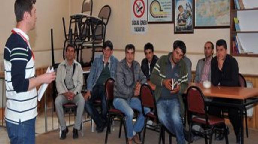 İş&ccedil;ilere iş g&uuml;venliği ve iş&ccedil;i sağlığı eğitimi