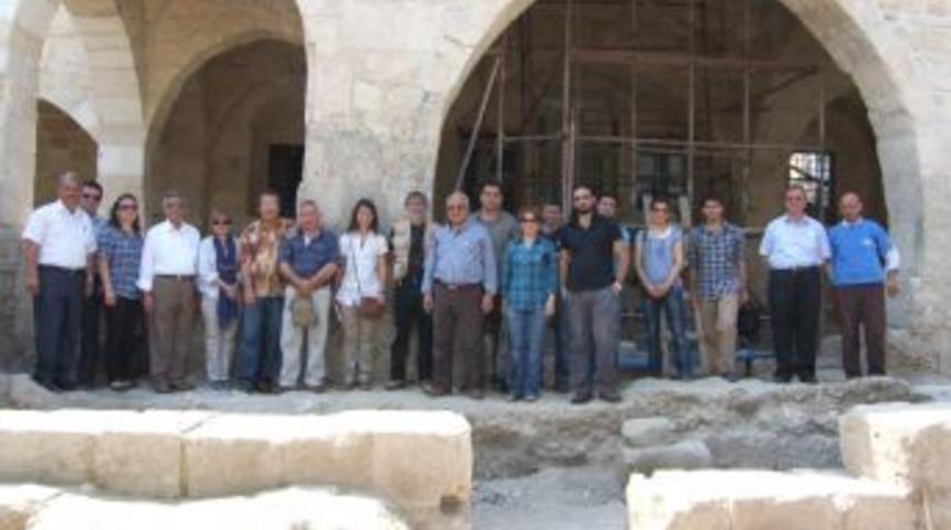 Danyal Peygamber Mezarı'nın arkeolojik kazı &ccedil;alışmaları devam ediyor