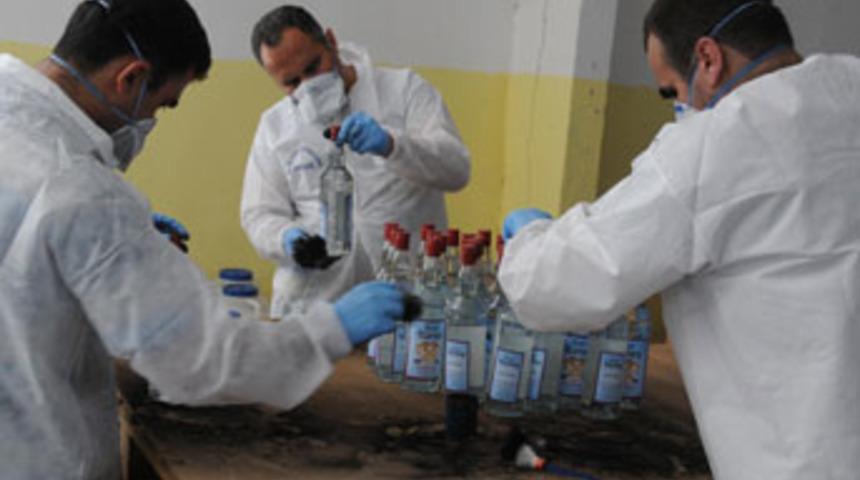 Mersin'de sahte i&ccedil;ki operasyonu