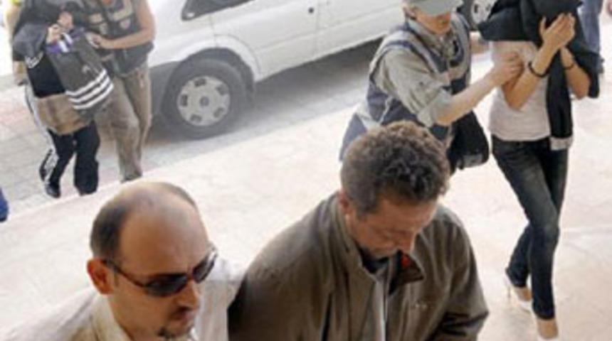 'Fuhuş &ccedil;etesinde şifre '&ccedil;i&ccedil;ek'