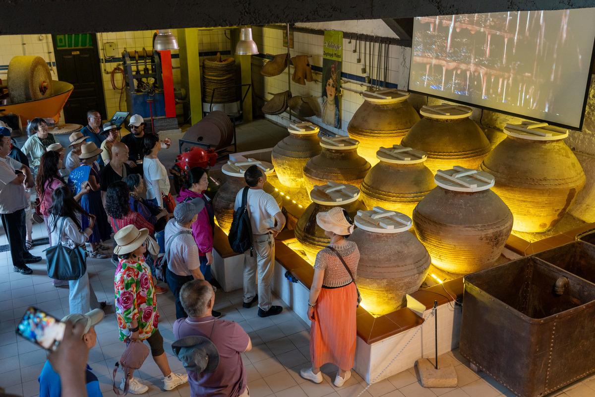 Çinli turistlerin Çanakkale’deki yeni gözdesi sıvı altın oldu! 5