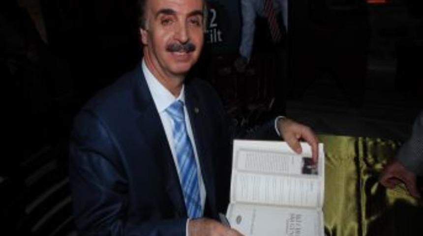 Başkan Keskin'e Avrupa'dan edebiyat &ouml;d&uuml;l&uuml;