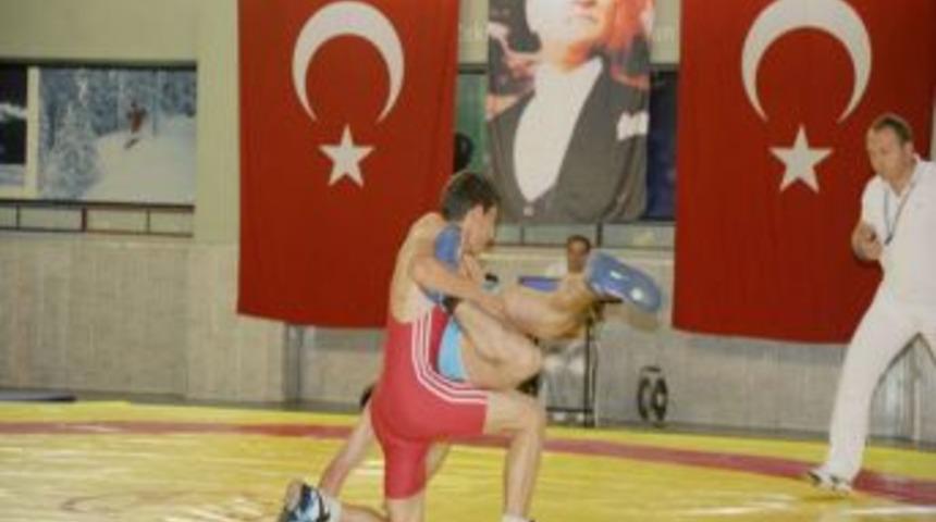 Artvin ile Acara &Ouml;zerk Cumhuriyeti arasında, g&uuml;reş dostluk m&uuml;sabakası d&uuml;zenlendi