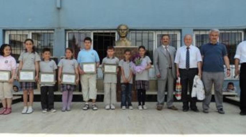 Zambak Yayınları, Türkiye ikincisi öğrencileri ödüllendirdi