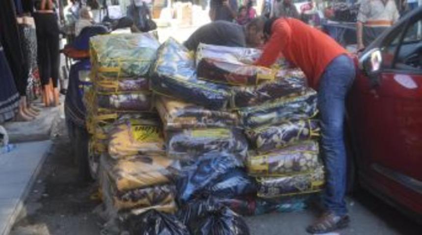 Sınırdaki Suriyelilere battaniye ve ekmek yardımı yapıldı