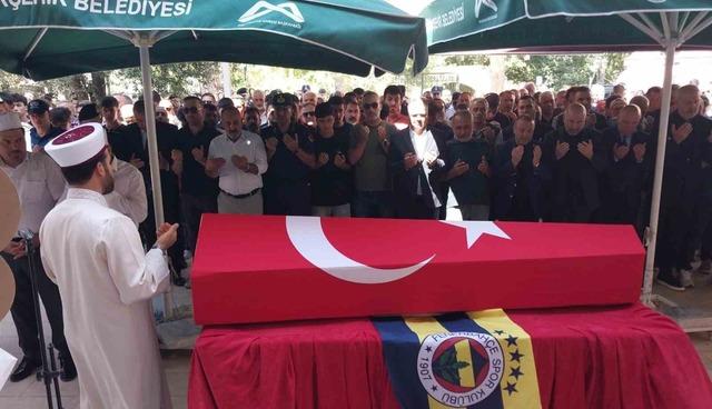 Derbide hayatını kaybeden Gazi Ger&ccedil;ek Yaşar, son yolculuğuna uğurlandı 4