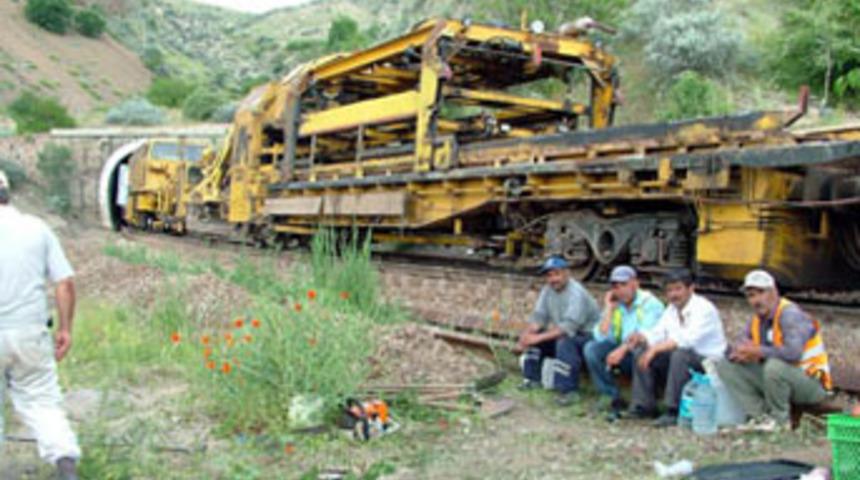 Bakım treni yoldan çıktı; 5 yaralı