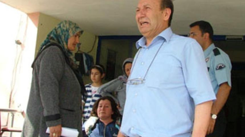 Boğazına ekmek ka&ccedil;an &ccedil;ocuk &ouml;ld&uuml;