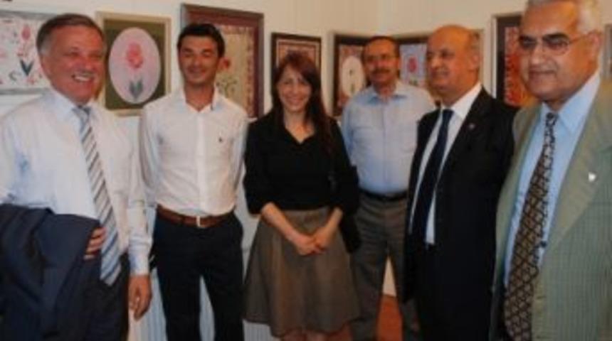 Yalova'da Ebru Sergisi a&ccedil;ıldı