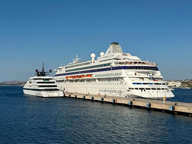 Bodrum&rsquo;u iki yolcu gemisi ziyaret etti