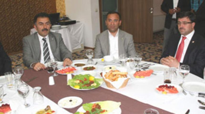 AK Parti'den istişare toplantısı