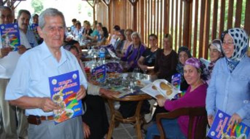 Kozan&rsquo;a &ouml;zg&uuml; y&ouml;resel yemekler kitap haline getirildi