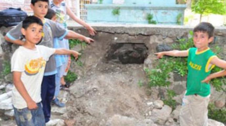 Sadrazamın mezarını kazdılar