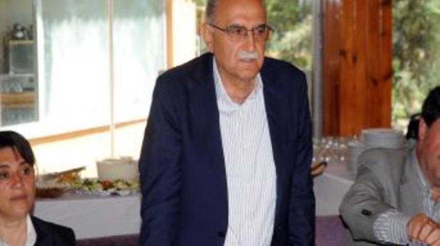 Altan Tan: Farklı dilde ezan İsmet Paşa ve Kemalistlerin uygulamasıdır