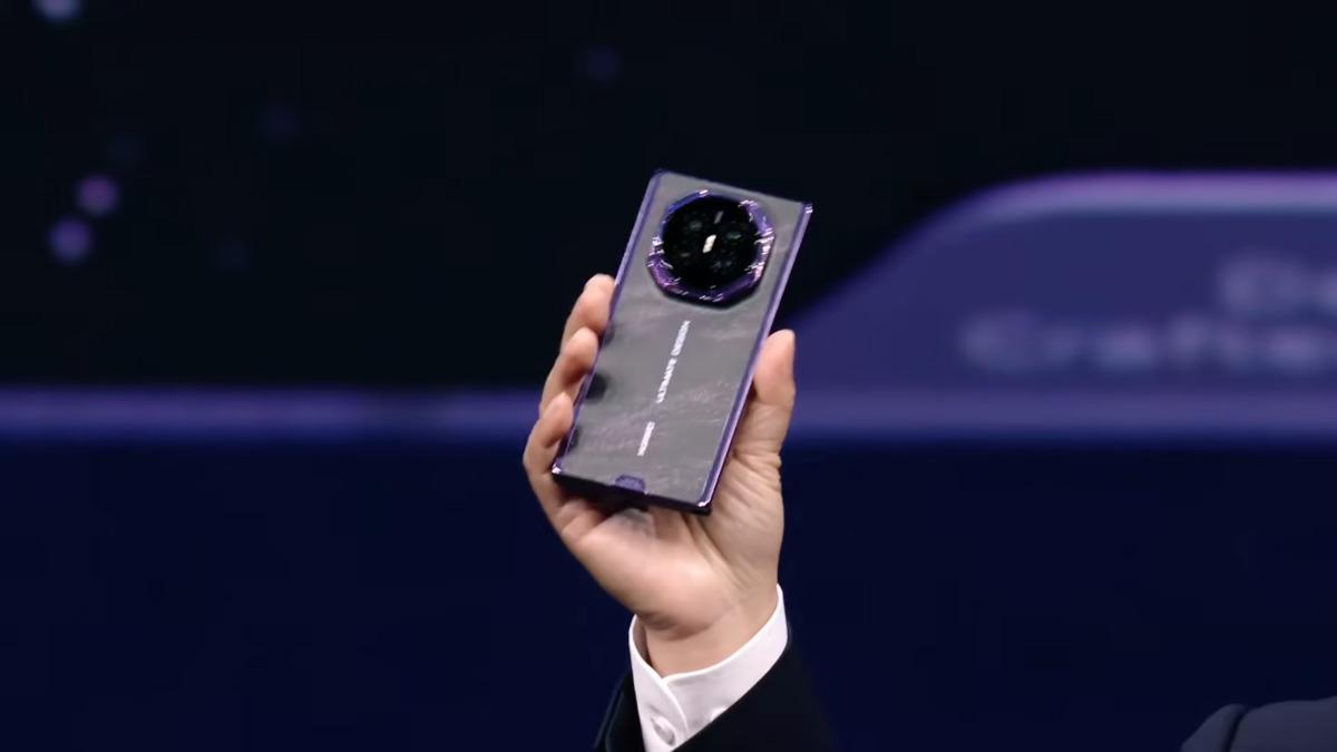 Telefon değil sanki tablet! &Uuml;&ccedil;e katlanabilen Huawei Mate XT 2 resmen tanıtıldı: İşte &ouml;zellikleri ve fiyatı! 2