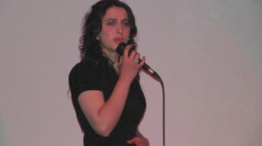 Yrd. Do&ccedil;. Dr. &Ccedil;ubuk&ccedil;u: Şiir mana ve ahengin izdivacıdır