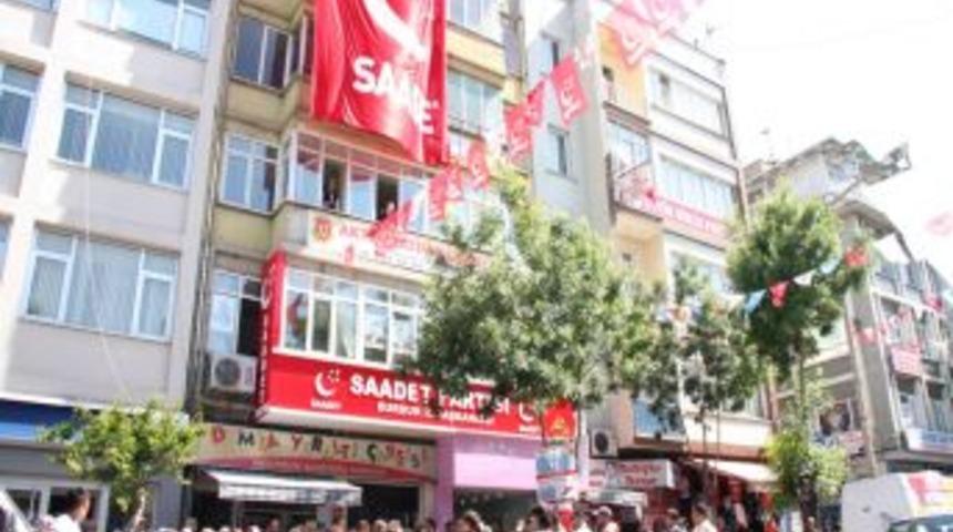 Burdur'da SP'ye ait parti bayraklarının kaldırılması kararına tepki