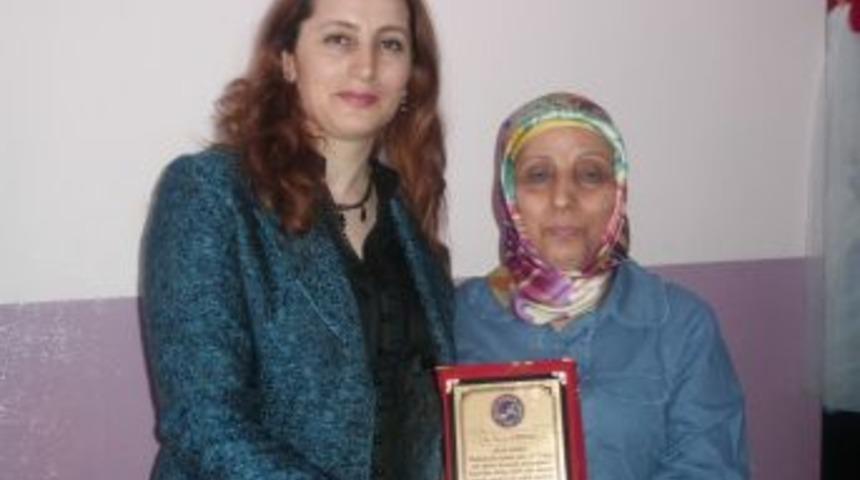 Kız Meslek Lisesi öğrencileri yılın annesini seçti