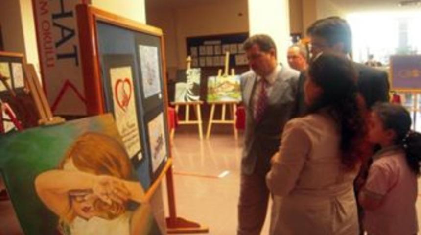 Serhat Koleji velileri yıl sonu sergisi a&ccedil;tı