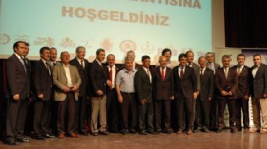 İş d&uuml;nyasının devleri Sesli i&ccedil;in Uşak&rsquo;ta