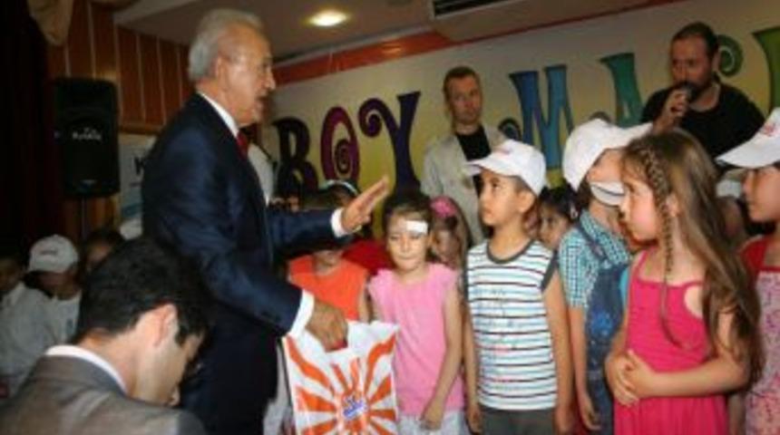 Vali Atış, Bur&ccedil; Okulları'nda &ouml;d&uuml;l dağıttı