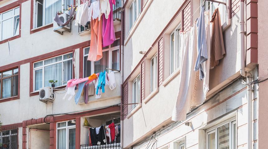 Balkona &ccedil;amaşır asma devri bitiyor! Ağır cezalar kapıda