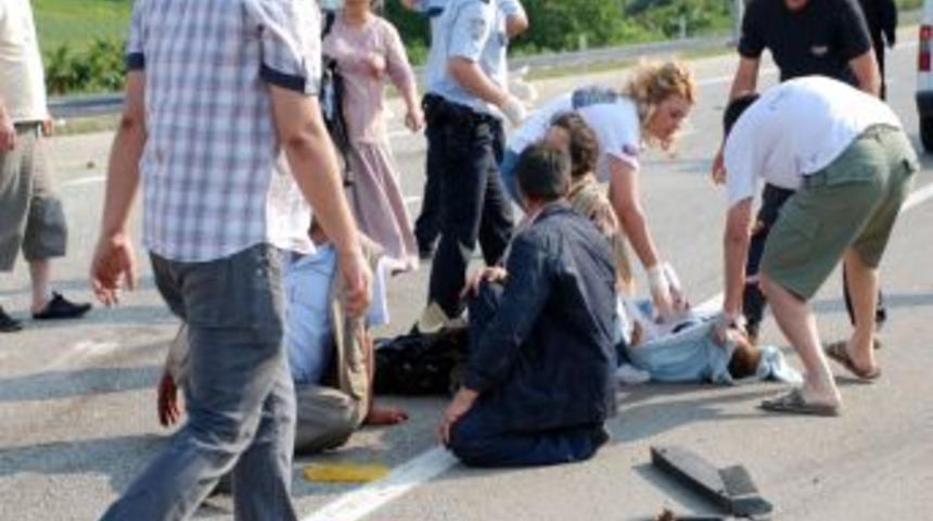 Asker ziyaretinden d&ouml;nen aile yok oluyordu:1 &ouml;l&uuml;, 5 yaralı