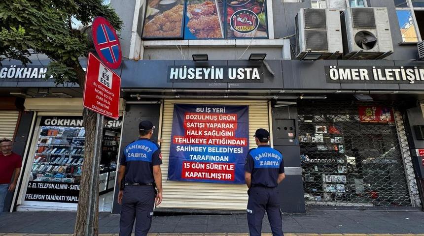 Gaziantep&rsquo;te bozuk &uuml;r&uuml;n satan d&ouml;ner işletmesi 15 g&uuml;n kapatıldı
