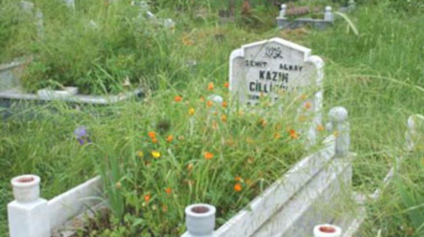 Albay &Ccedil;illioğlu'nun mezarı a&ccedil;ılıyor