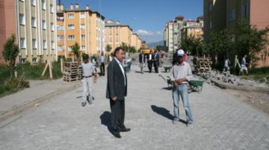 Aziziye, kilitli taş ile işleniyor