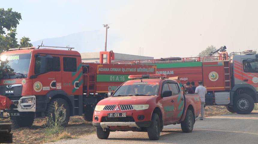 Evlerin yanında orman yangını &ccedil;ıktı: Hem havadan hem karadan m&uuml;dahale s&uuml;r&uuml;yor