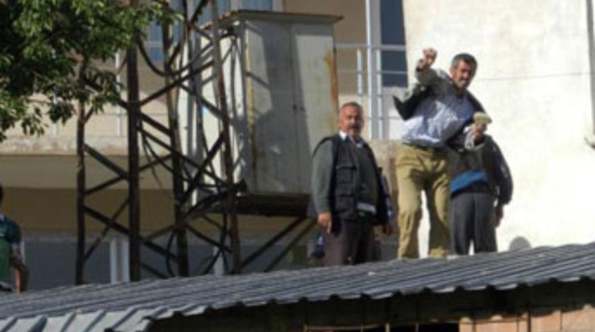 BDP konvoyuna taşlı saldırı