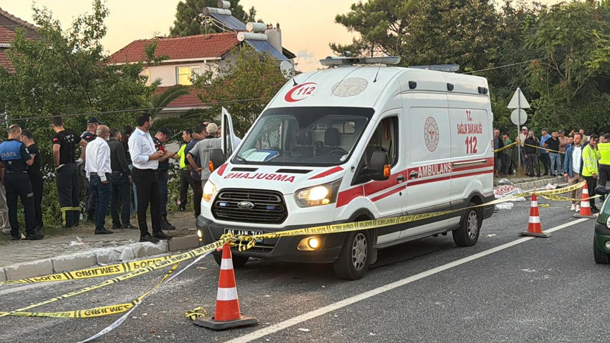 Düzce de katliam gibi kaza... Fındık işçilerini taşıyan tarım aracı tır ile çarpıştı: 4 ölü, 8 yaralı 3