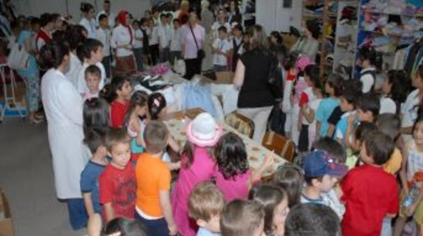 Anaokulu &ouml;ğrencileri topladıkları eşyaları G&ouml;n&uuml;l Elleri'ne bağışladı