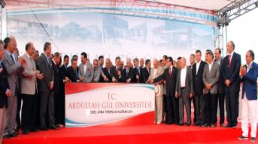 cumhurbaşkanı abdullah g&uuml;l, kayseride kendi adının verildiği &uuml;niversitenin temelini attı.