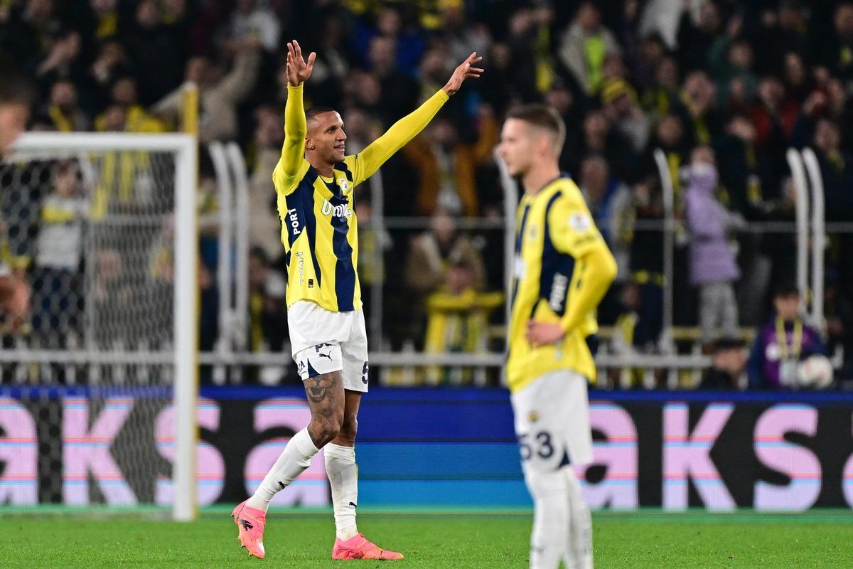 Fenerbah&ccedil;e de bir ayrılık daha! Becao Rusya yolcusu 1