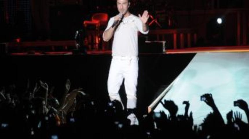 Tarkan ve Manga Grubu İzmirlileri coşturdu