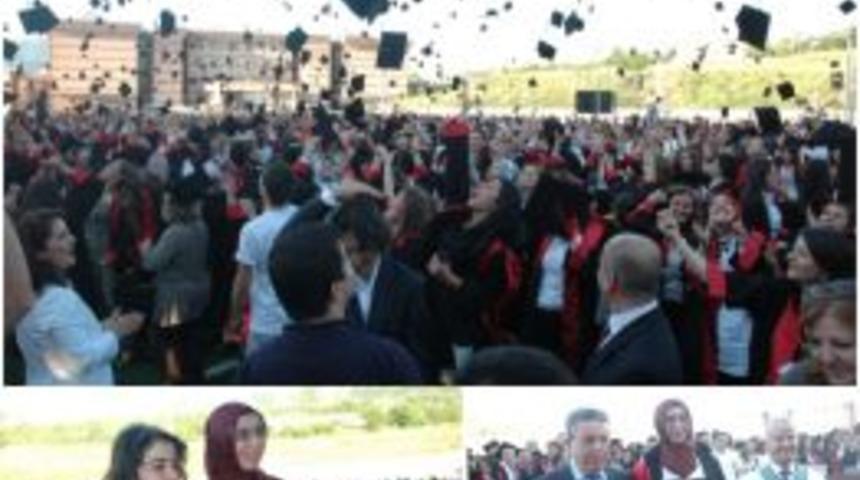 Anne kız birlikte mezun oldular