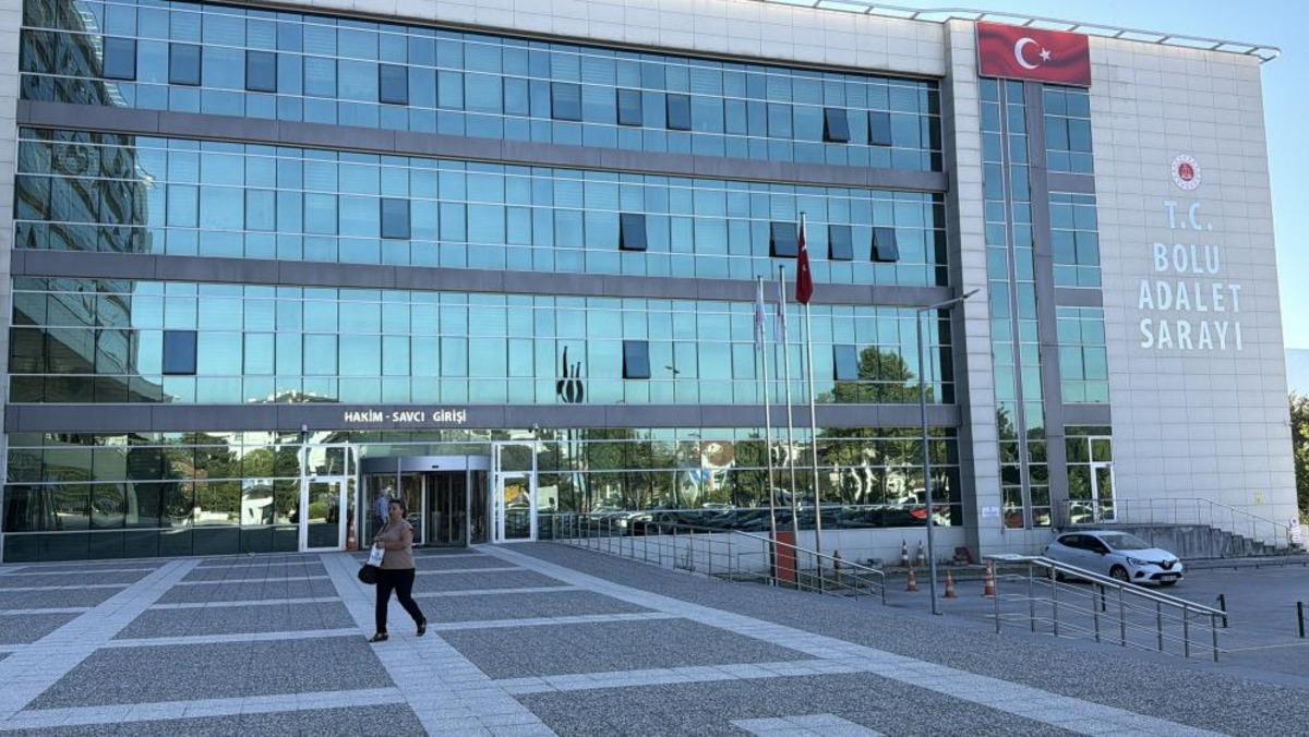 Bolu da ‘rüşvet soruşturmasında beyan veren Tanju Özcan fenalaşarak bayıldı: "Böyle bir duruma düşmek istemiyorum ama..." 2