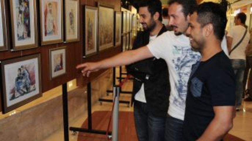 Trabzonsporlu futbolcular resim serginde kendilerini buldu