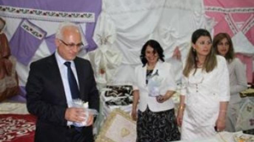 Veliler ve &ouml;ğrenciler sergi a&ccedil;tı