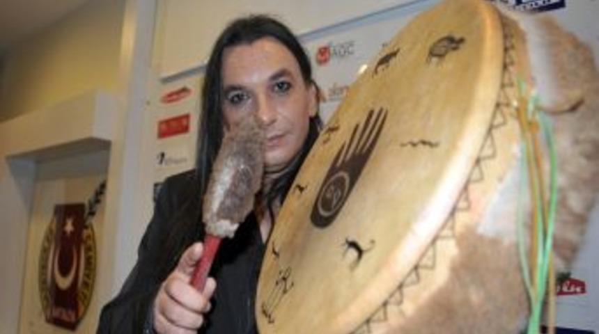 G&ouml;khan Kırdar'dan m&uuml;zik, terapi ve aşk temalı film