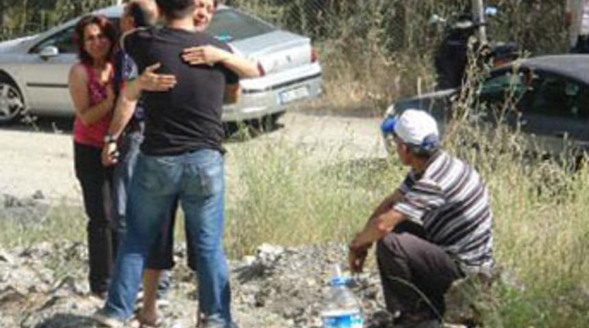 Kendini ağaca astı