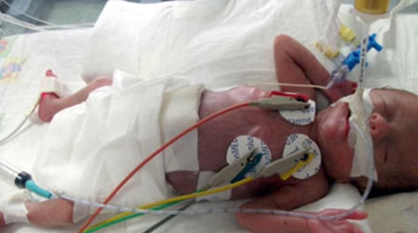 Parmak &ccedil;ocuk hayata tutundu